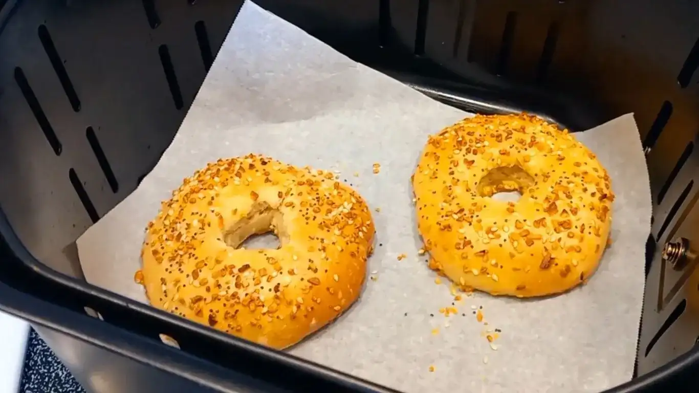 cook bagel in air fryer