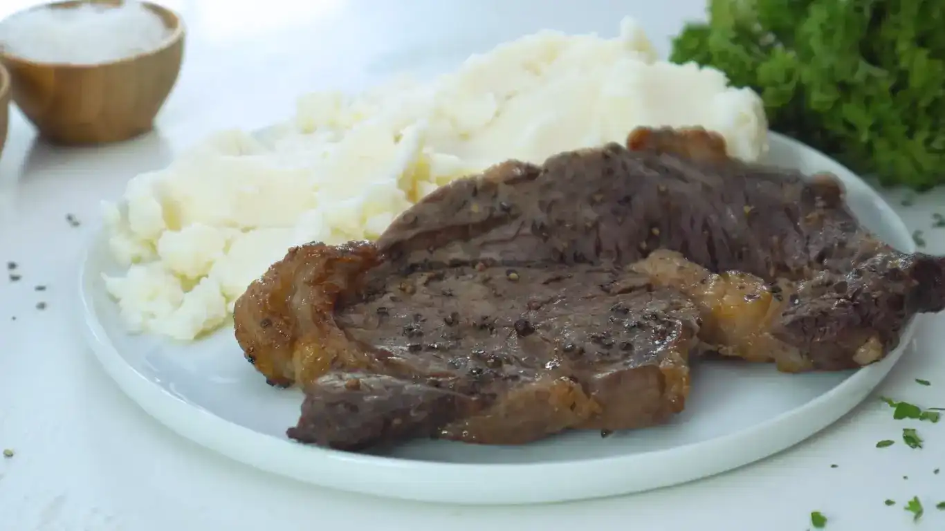 what temperature to cook steak in air fryer