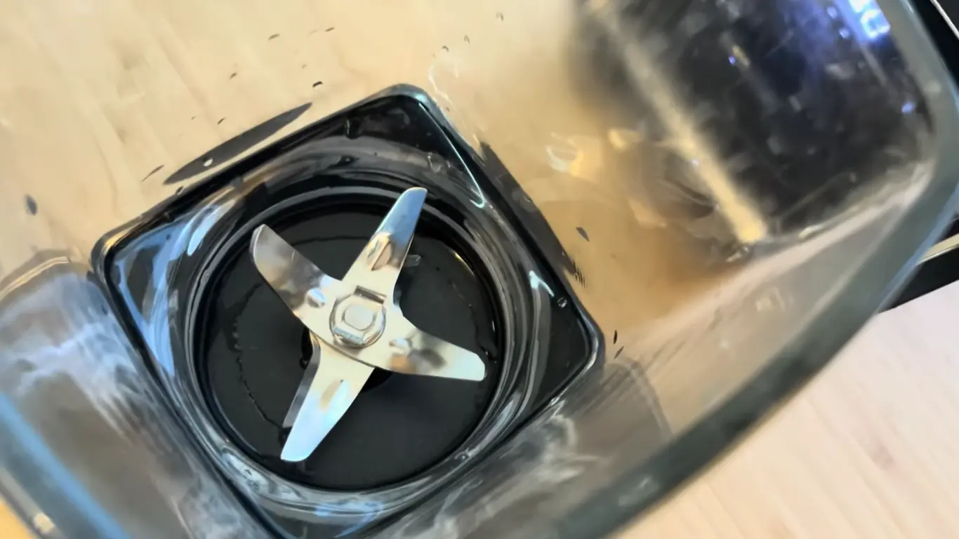 how to clean blender blades